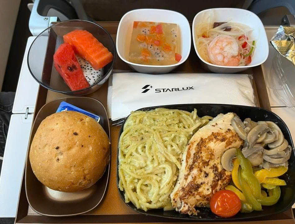 Bữa ăn trên chuyến bay STARLUX